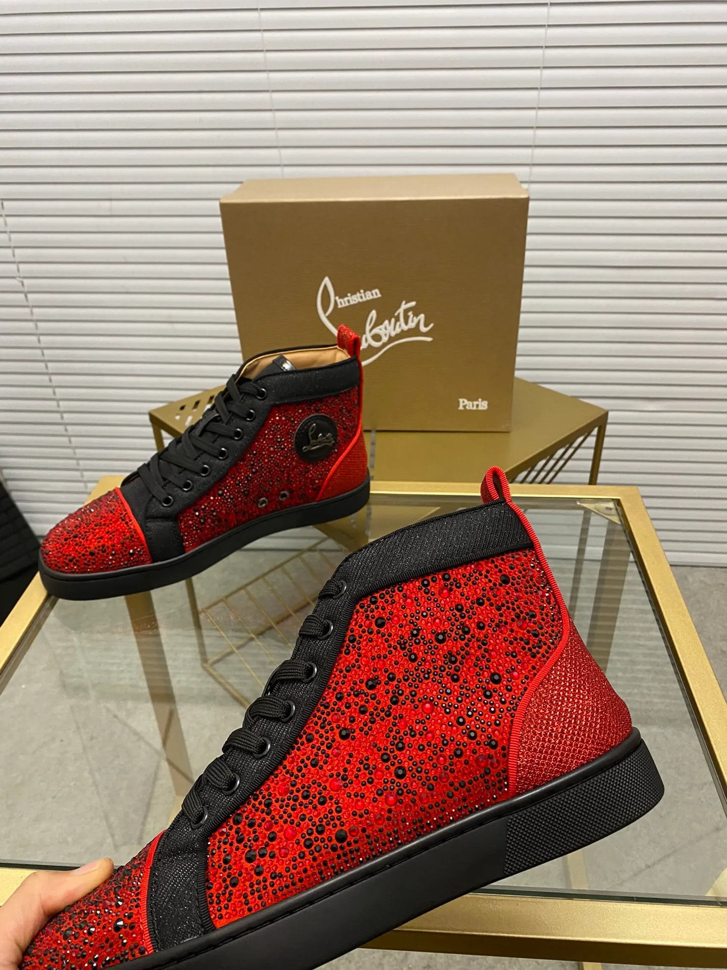 Made to order. Ex-factory price 540. Special material Christian Louboutin (CL red sole shoes) counter series, casual sneakers for couples 📢 📢 📢 Exclusive hot style release 🎈🎈💪 Movable latex feet 👻 Finished large sole car line [Proud] 😝Female 35-40# Male 38#-46, global supply😝 [Top version]: Original imported genuine leather upper, top original leather lining, original molded TPU outsole, original 1:1 detail processing, original shoe last,